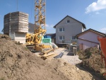 Unterkellerter Anbau: Wohnraumerweiterung und Bindeglied zwischen bestehendem Haus und Garten