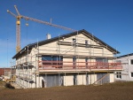 Bald das neue Zuhause für 4 Parteien: Blick auf die Südwestfassade des Neubaus nach rund sieben Monaten Bauzeit