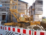 Blick von Nordost: die abgeschlossene Baustelle Am Rosenacker in Baindlkirch, vor dem Kranabbau ud der Demontage des Baugerüstes